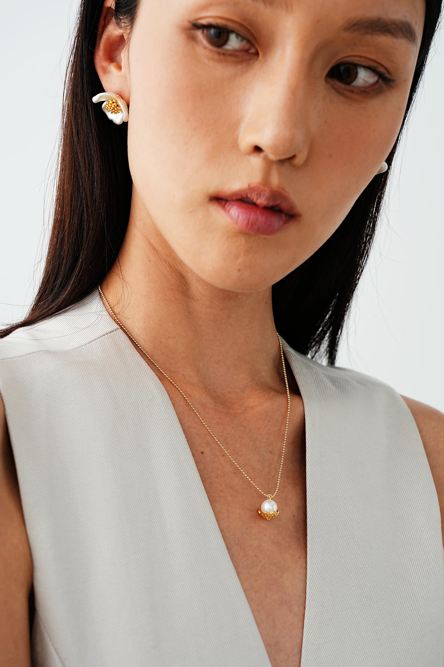 Leona Floral Pearl Stud Earrings