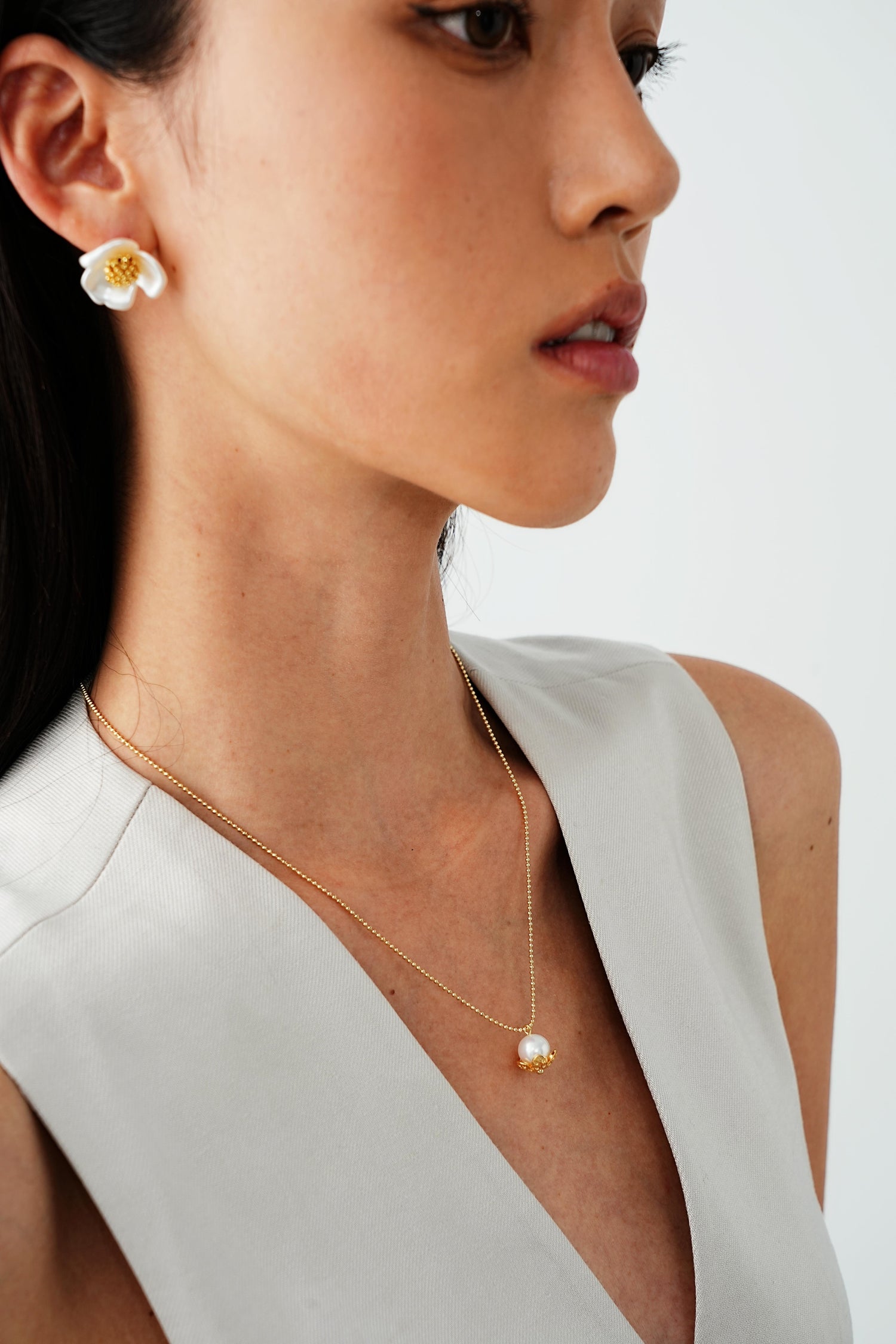 Leona Floral Pearl Stud Earrings
